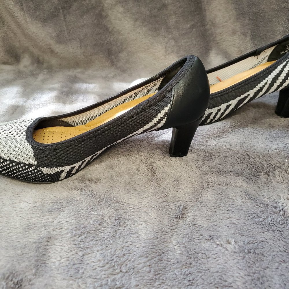 ComfortView Black & White Pumps